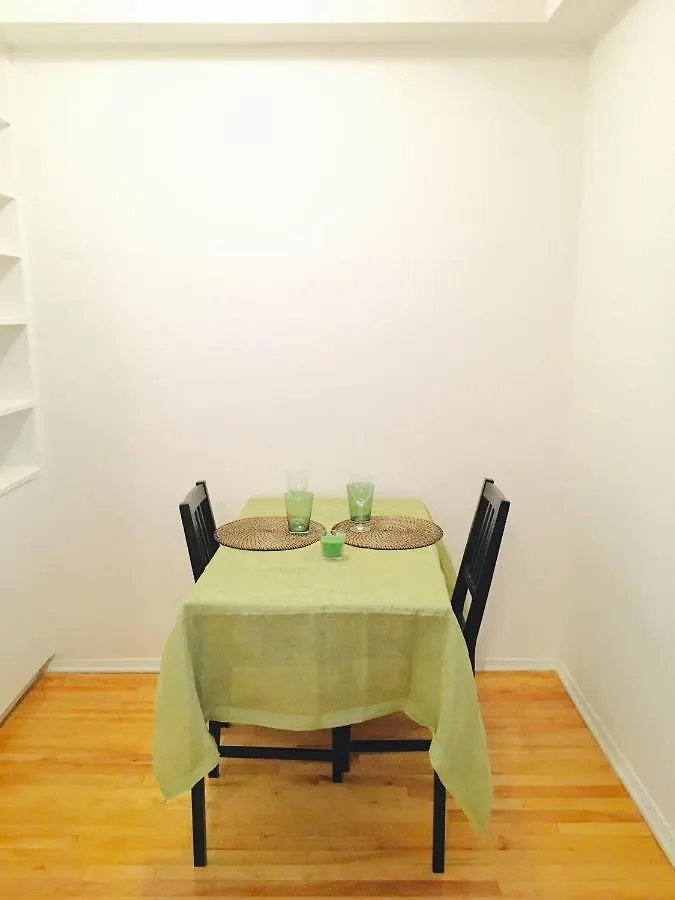 Stylish Montreal Apartment: Comfortable Stay In The Golden Square Mile