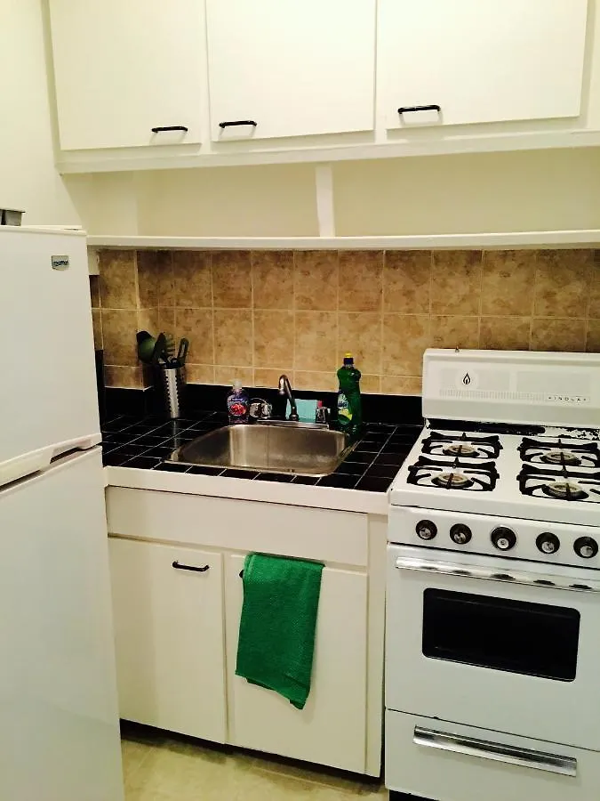 Apartment Stylish Montreal Apartment: Comfortable Stay In The Golden Square Mile